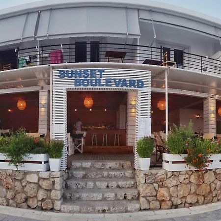 Sunset Boulevard Rooms Qeparo Zewnętrze zdjęcie