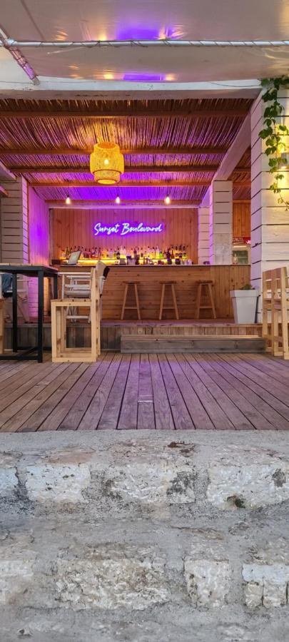 Sunset Boulevard Hotel Qeparo Zewnętrze zdjęcie