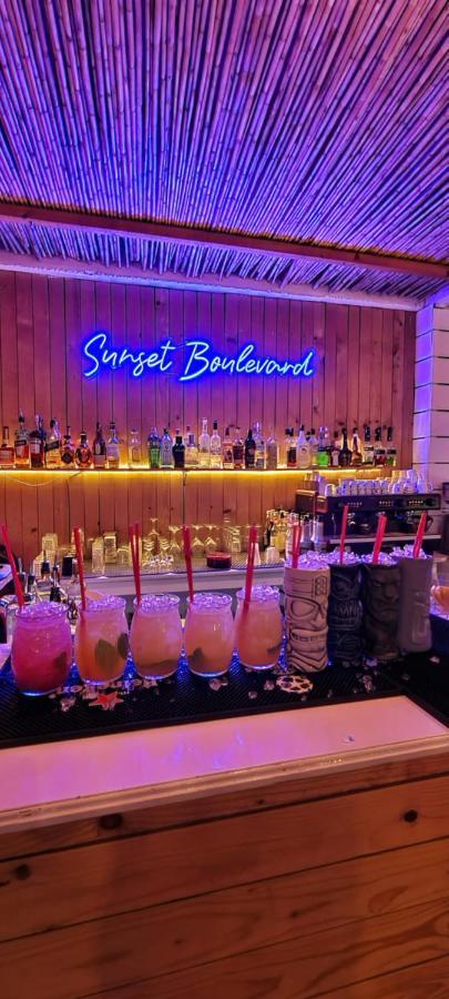 Sunset Boulevard Rooms Qeparo Zewnętrze zdjęcie